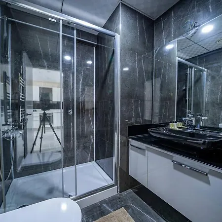 Apartment Allure Towers 200 *
